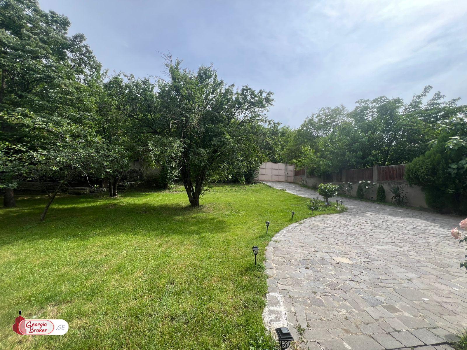 в аренду дом с новым ремонтом 8-комнат